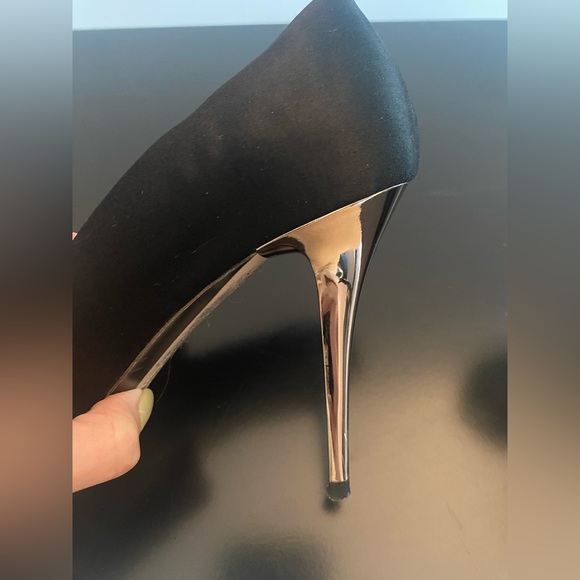 Salvatore Ferragamo Peep Toe Heel - Picture 4 of 9